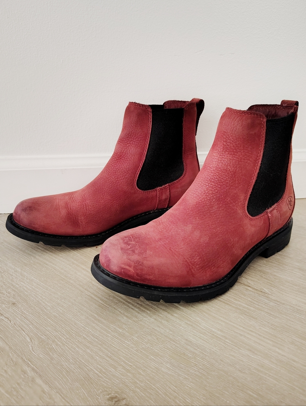 Ariat Wexford Waterproof Chelsea Boot In Rosewood Size 7B